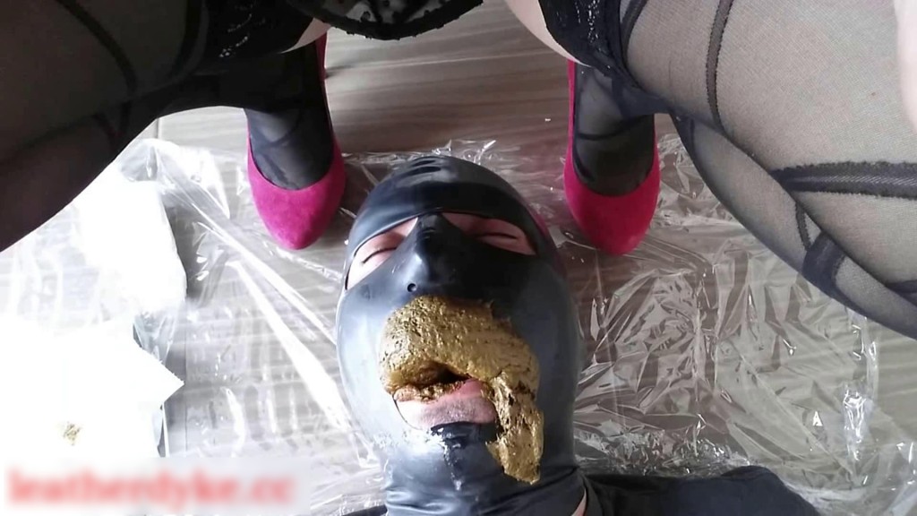 容赦なく糞尿を食べさせられる人間便器M男