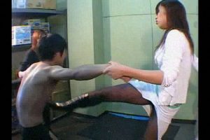 暴力OLの弱い者イジメ