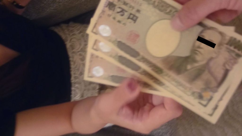 彼氏アリな女友達の貢ぎ奴隷になった僕 現金搾取リアル脳イキ調教【完全CFNM】