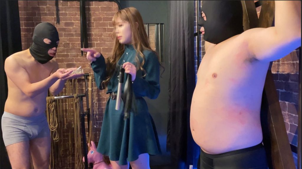 港区女子レイカ様は2匹の歳上M男を比べて遊び道具探し、負けた方には屈辱を。